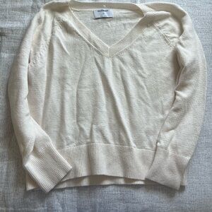 Old Navy Women's V-Neck Sweater in Cream